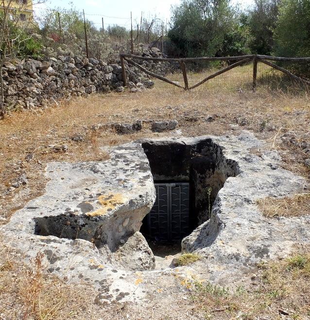 Cancello chiuso e nessun visitatore: la domus de janas di Li Punti è abbandonata 