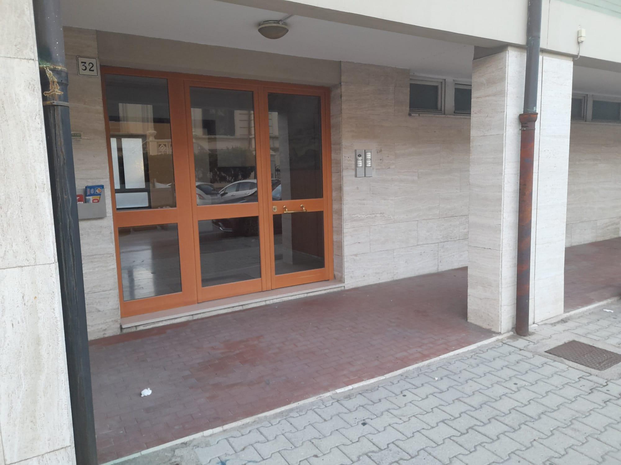 Il palazzo di via del Bosco dove il bimbo sarebbe stato ucciso