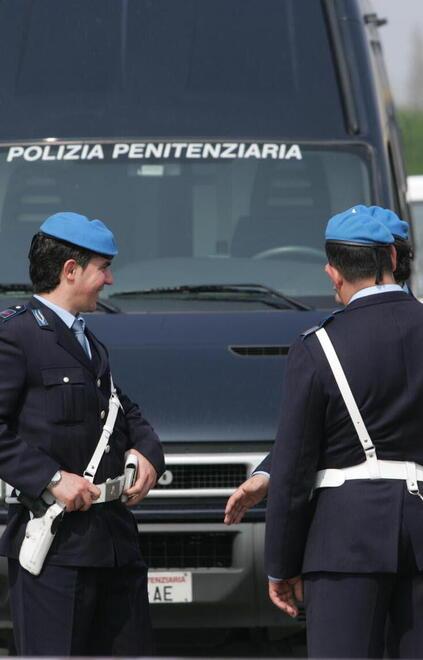 Reggio Emilia: madre porta la droga in carcere al figlio, arrestata