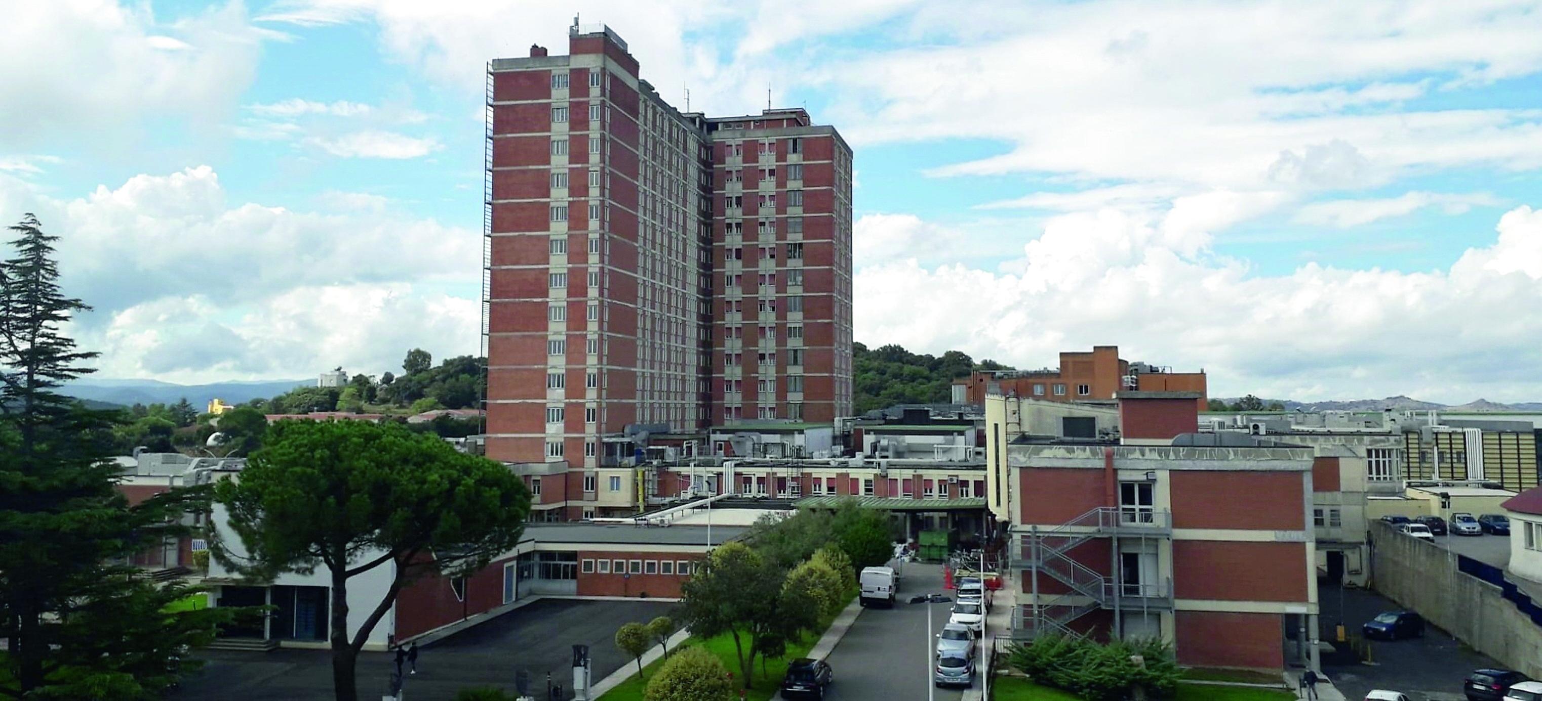 «Radioterapia, a Nuoro ci sono tempi lunghi: vada in un’altra regione»