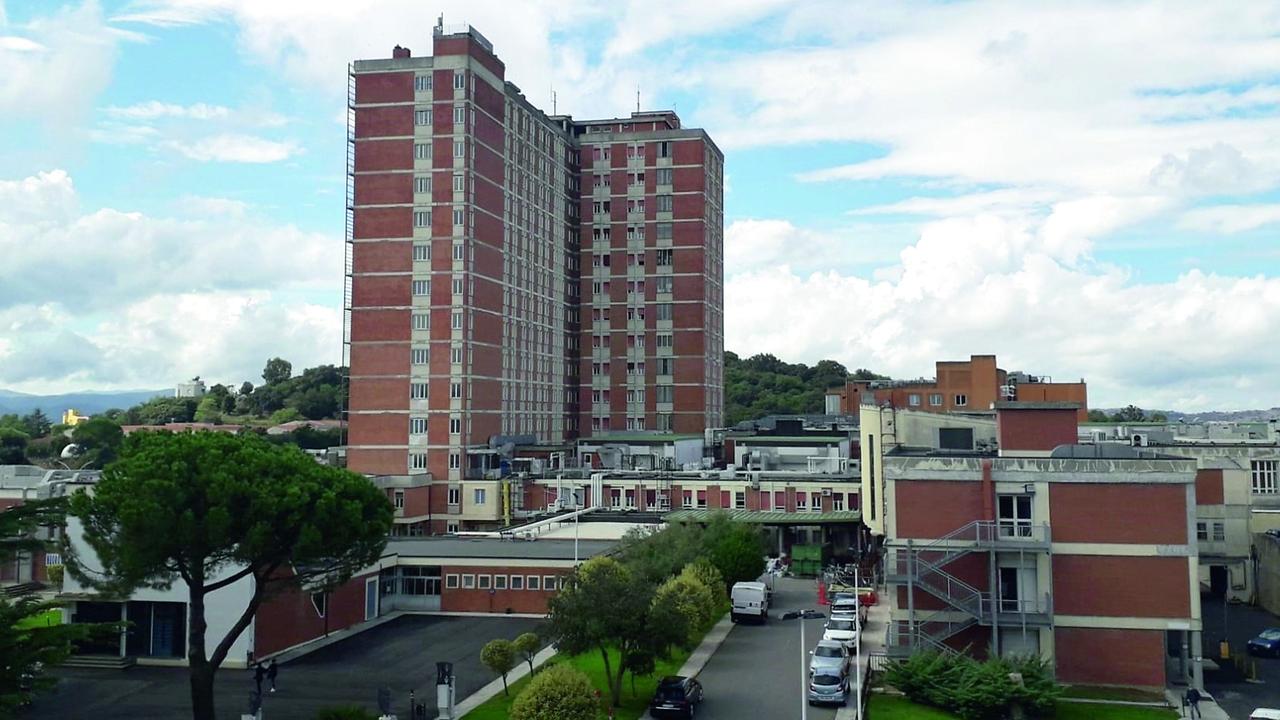 «Radioterapia, a Nuoro ci sono tempi lunghi: vada in un’altra regione»