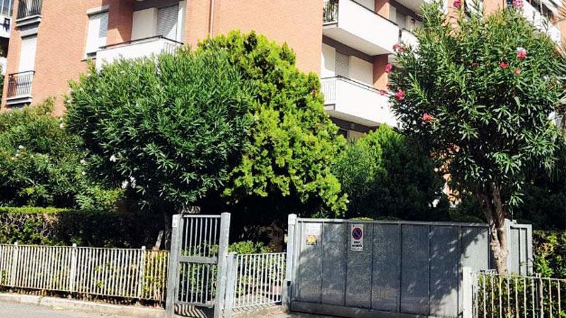 Livorno, l’agguato al ristoratore: picchiato sotto casa e rapinato dell’incasso del locale