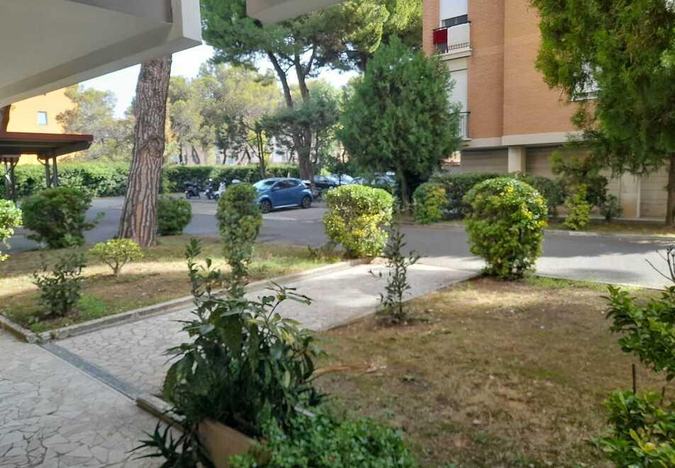 Ristoratore rapinato sotto casa, il figlio pattuglia il quartiere: «Non lo dovevo vedere in quelle condizioni»