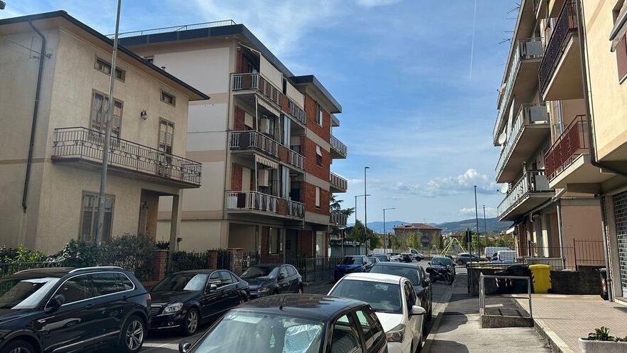 Bimbo morto a Montemurlo, la madre racconta la caduta dei pannelli: «Non so come sia potuto accadere»