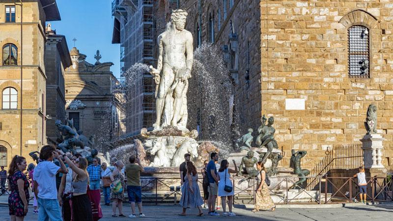Sgarbi: «Individuare gli “obiettivi” sensibili. Non si può avere una guardia a monumento»<br>