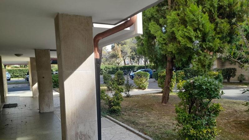 Il loggiato dove si sono nascosti i rapinatori