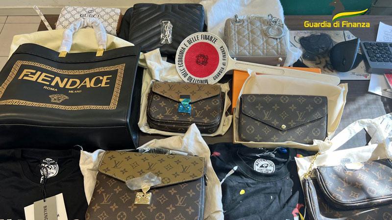 Viareggio, sequestrate 1.500 borse “false” e l’auto di un tassista abusivo
