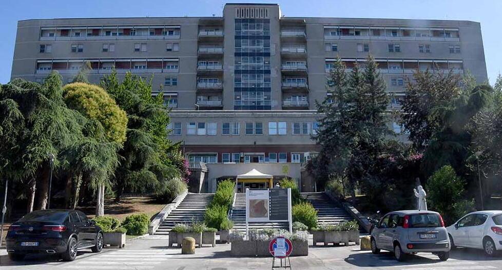 Monoblocco e caos in consiglio comunale: perché fa discutere il piano per la nuova sanità apuana