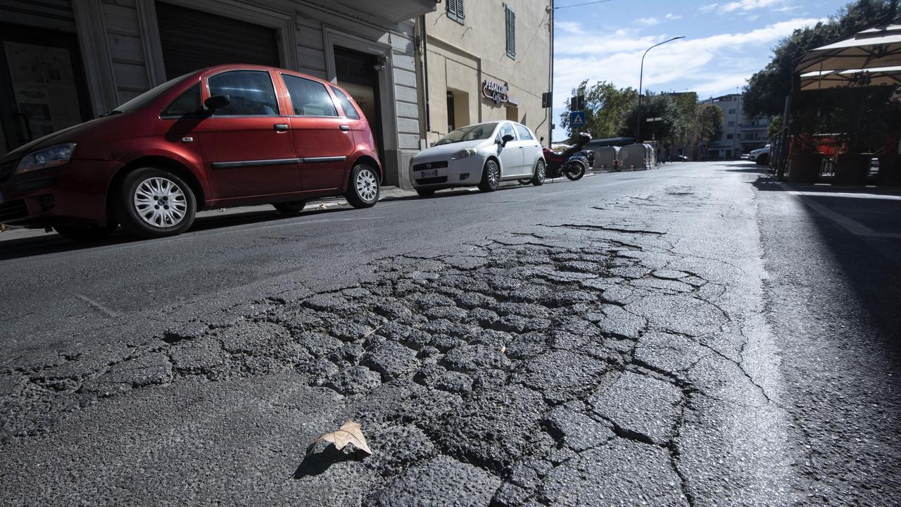 Lavatoi, Fossombroni e Porciatti. 630mila euro per tappare le buche<br>