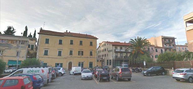 Elba, sindaco e capitaneria in tribunale per i parcheggi: ecco la sentenza