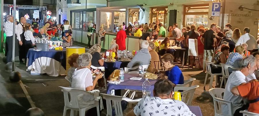 
	La festa per i 60 anni della pasticceria Cucchiara

