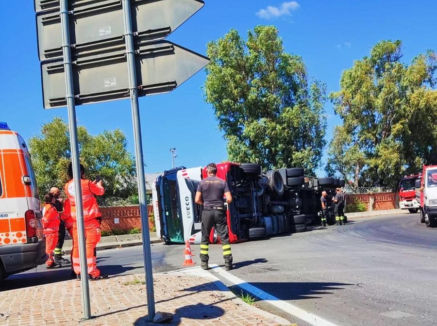 
	Il camion ribaltato

