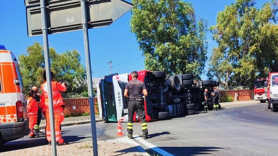 Il camion ribaltato
