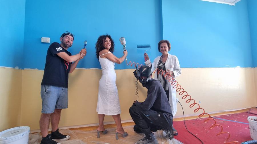 
	Manu Invisible con la sua consueta maschera al lavoro in pediatria

