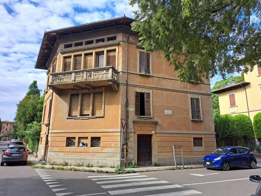 Modena. Sgomberata villa abbandonata: un arresto e cinque denunce