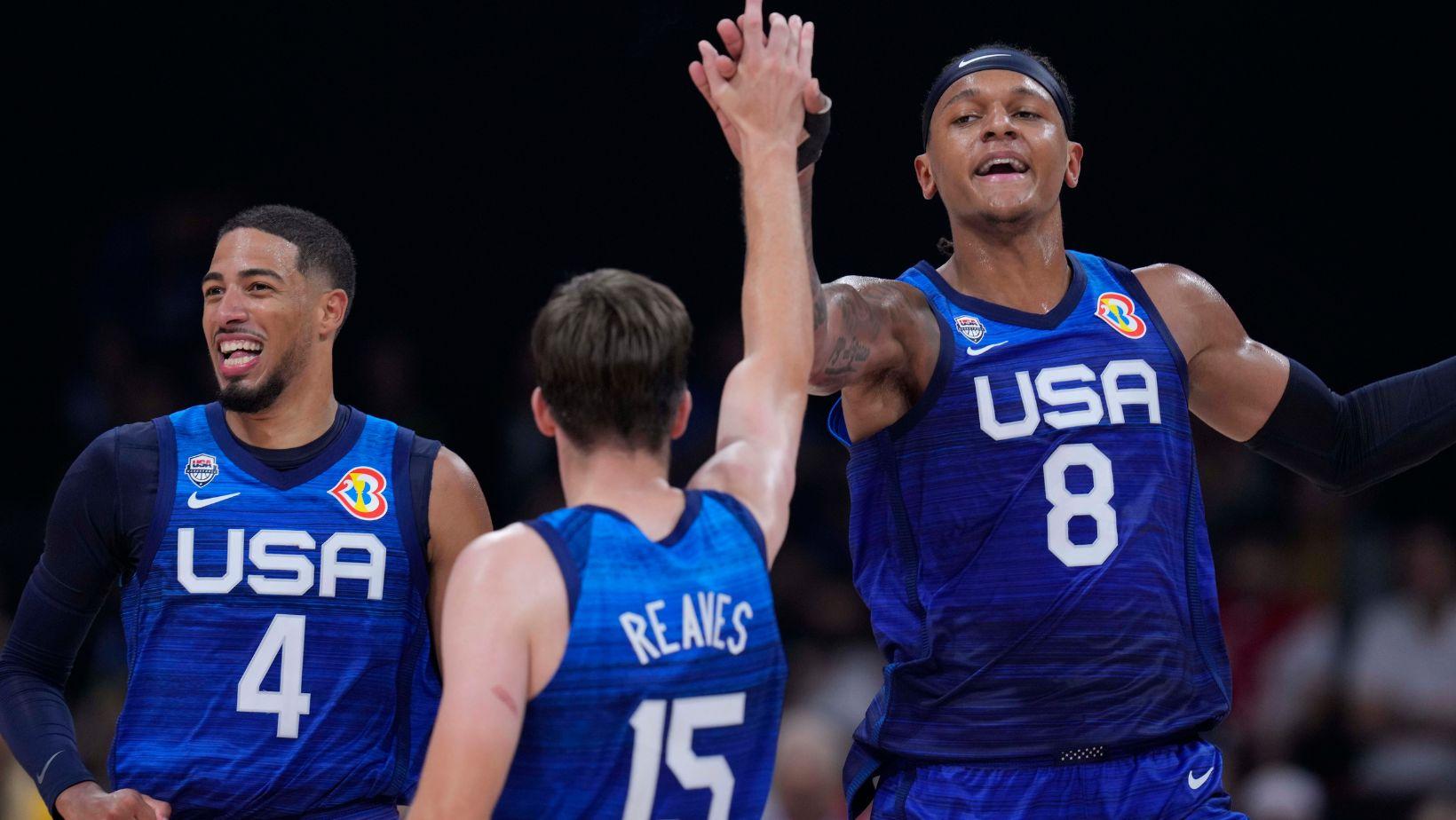 I giocatori degli Stati Uniti esultano per la vittoria facile contro l'Italia ai Mondiali