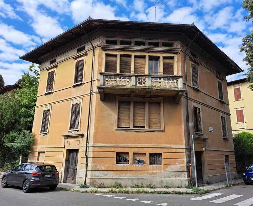Villa di Modena tutelata dalle Belle Arti usata come dormitorio abusivo