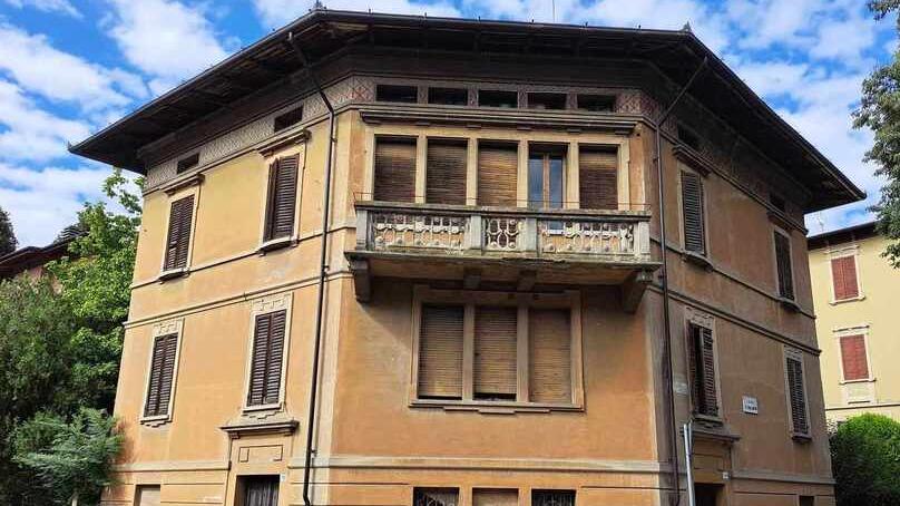 Villa di Modena tutelata dalle Belle Arti usata come dormitorio abusivo