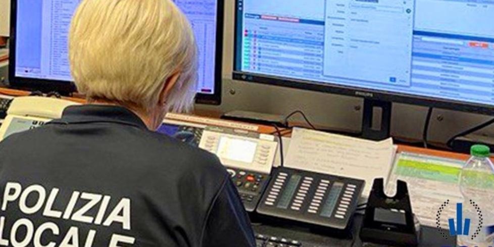 Trova mille euro abbandonati a Savignano e li consegna alla polizia locale<br type="_moz" />
