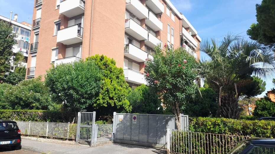Il condominio di via Bernardo Prato alle Sorgenti dove è avvenuta la violenta rapina
