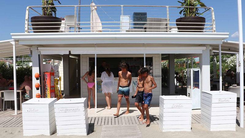 Marina di Carrara, il sole di settembre è d’oro: gli stabilimenti “sfruttano” la stagione lunga