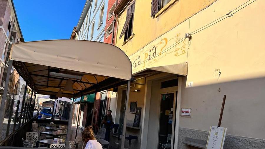 Piombino, entra dalla finestra nel bar per rubare il fondo cassa