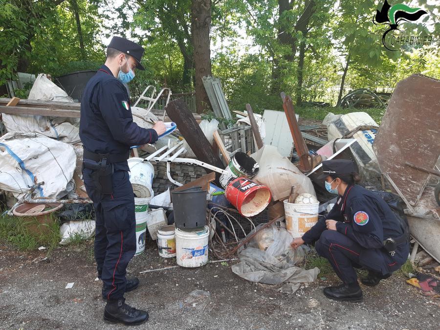 Castelnovo Sotto, recupera rifiuti anche pericolosi senza autorizzazione: denunciato