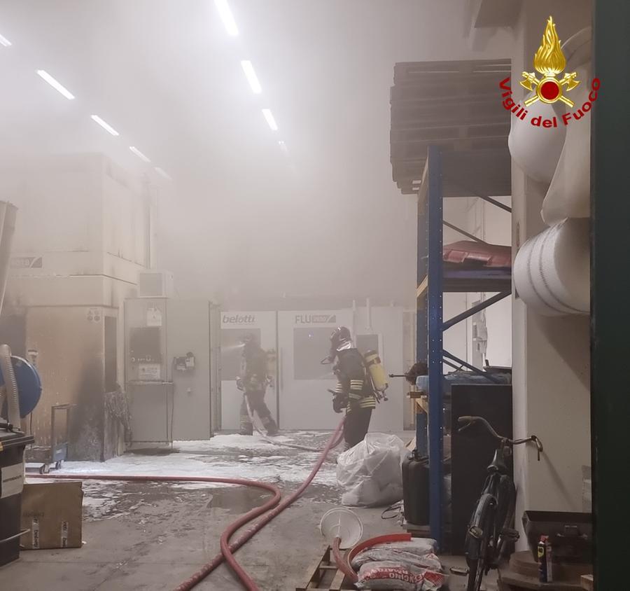 Bibbiano, incendio in azienda: distrutto macchinario