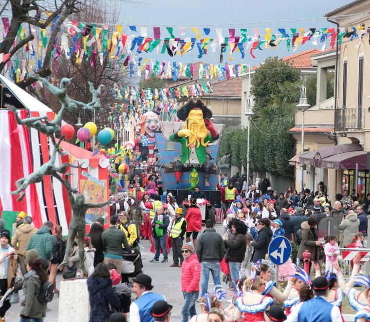 Pietrasanta, Miss Carnevale divide il paese: «Il concorso ha fatto il suo tempo»