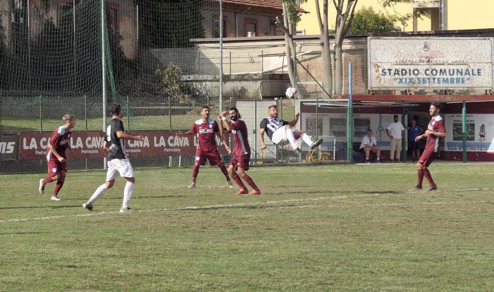 Viareggio e Pietrasanta, una rivalità lunga una vita: ma non chiamatelo derby