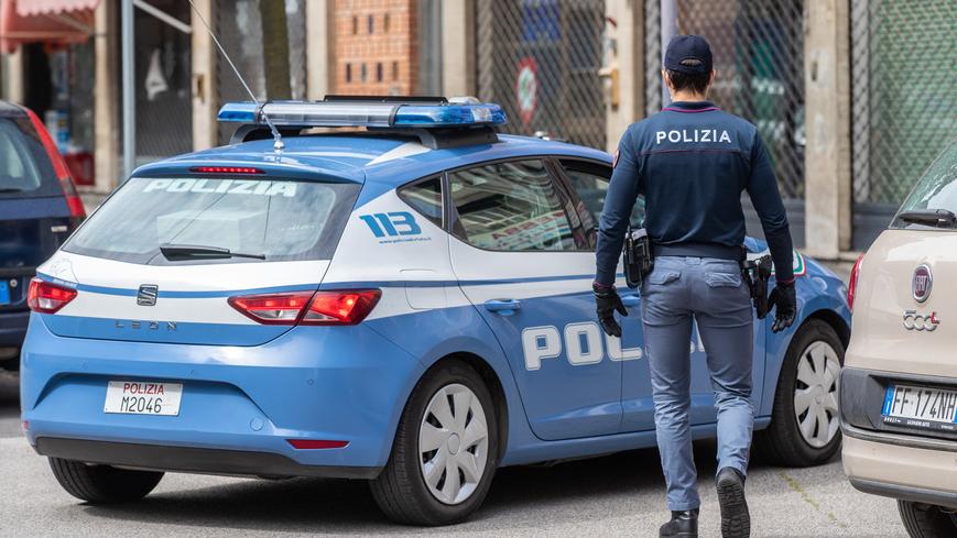 Ferrara, picchiato e rapinato in zona Gad