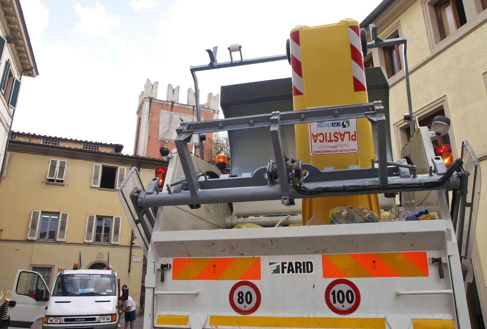 Caso rifiuti: Sea Ambiente chiede quasi 400mila euro a Camaiore