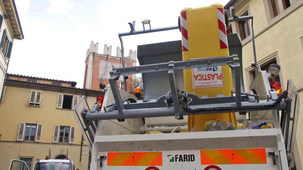 Caso rifiuti: Sea Ambiente chiede quasi 400mila euro a Camaiore