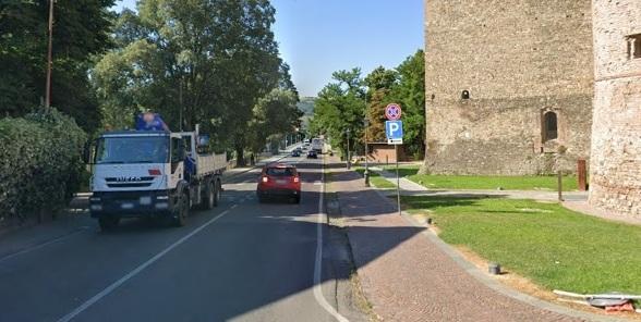 Vignola, donna aggredita in centro 