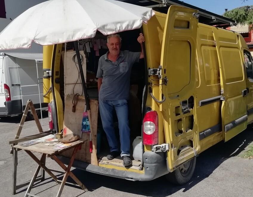 Bondeno, è arrivato l’arrotino: «Amo troppo questo mestiere»