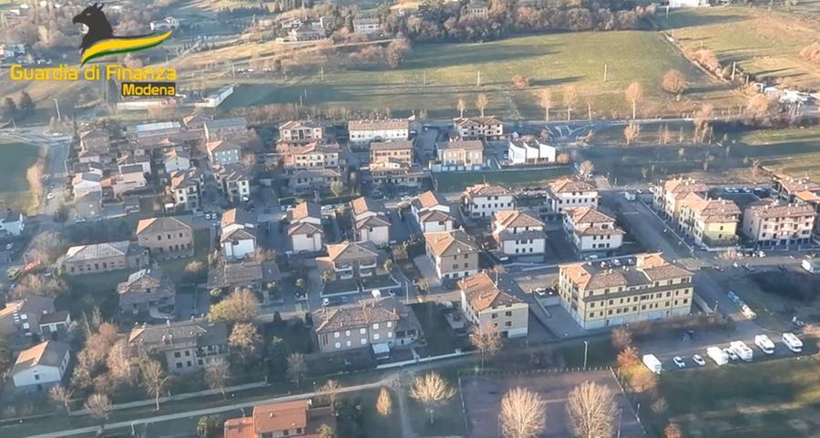 Mirandola, crediti di imposta inesistenti: la Finanza sequestra soldi e immobili per 8 milioni a noto imprenditore
