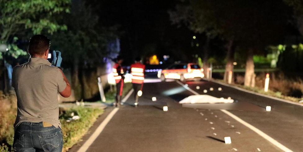 Nella foto, i rilievi eseguiti dopo il ritrovamento del corpo della 19enne lungo la strada regionale 429 a Petrazzi
