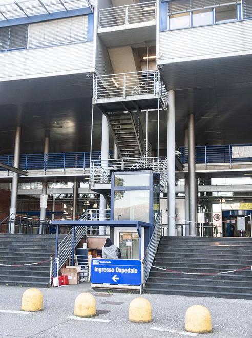 Medici in fuga dall’ospedale Versilia, i motivi di chi “scappa”. Il Fials: «Non c’è più fiducia nel sistema»