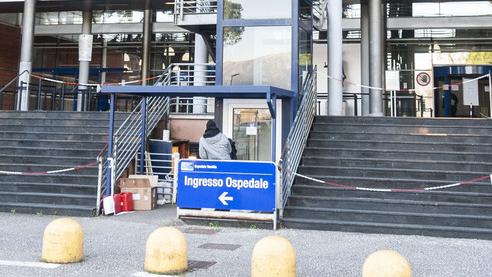 Medici in fuga dall’ospedale Versilia, i motivi di chi “scappa”. Il Fials: «Non c’è più fiducia nel sistema»