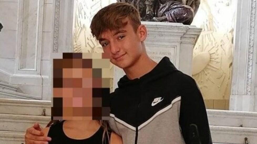Gabriel in una foto con la sorella