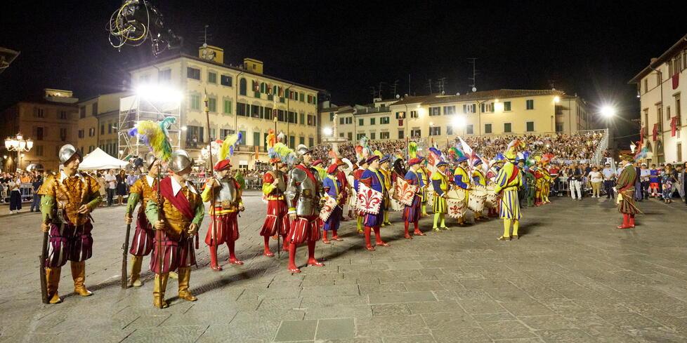 Figuranti in piazza Duomo nell’edizione 2022 del Corteggio