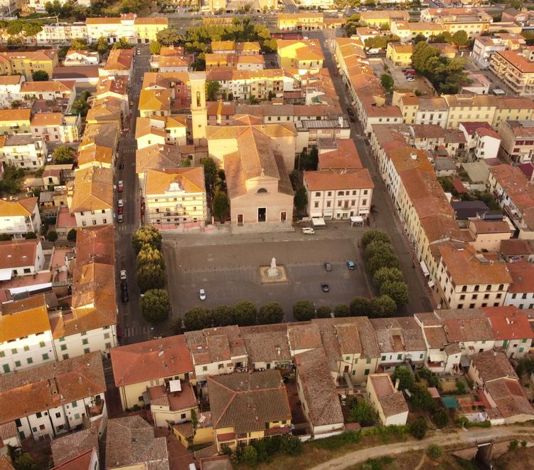 Una veduta dall’alto di Certaldo con in evidenza piazza Boccaccio