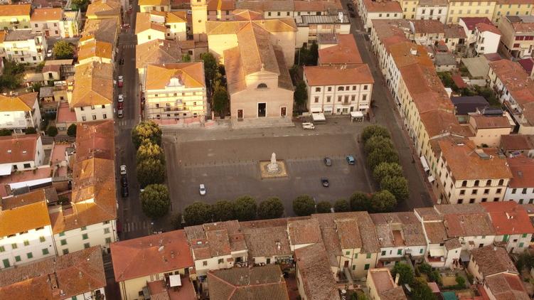 Una veduta dall’alto di Certaldo con in evidenza piazza Boccaccio