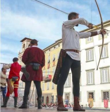 Un momento  Palio di Pescia che si è disputato domenica scorsa (foto Nucci/Innocenti)