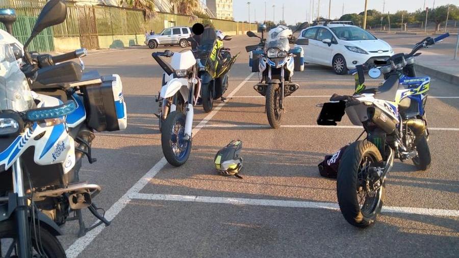 Cagliari, impennavano in moto nel vecchio stadio: nei guai due minori