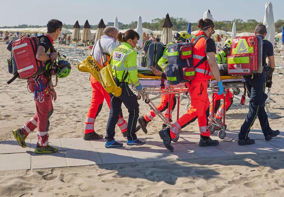 Rischia di annegare a Lido Spina, salvata
