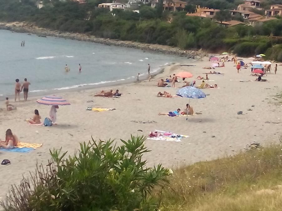 Si sente male in mare a Orrì e perde i sensi: salvato dai bagnini dello stabilimento