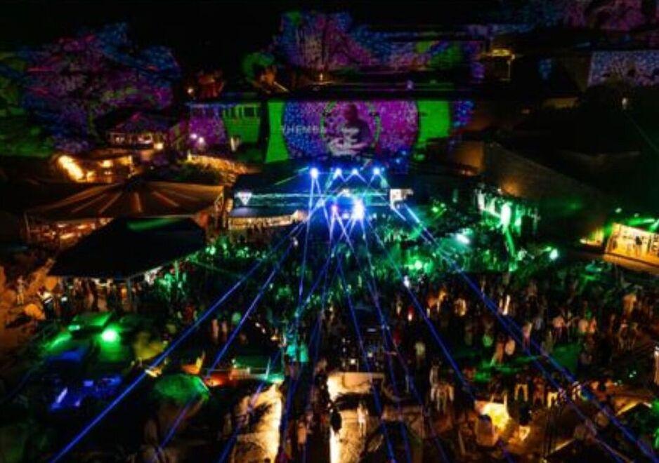 Phi Beach, ultima serata dopo l’estate di fuoco: alla consolle il re dell’house Themba