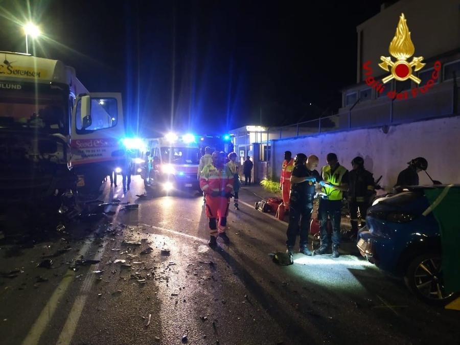 
	I soccorritori sul luogo della tragedia

