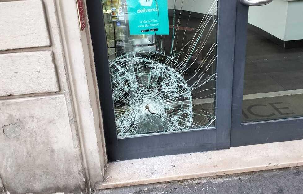 Firenze, da ottobre 22 spaccate in Ognissanti: «Tutti i controlli sono alle Cascine»